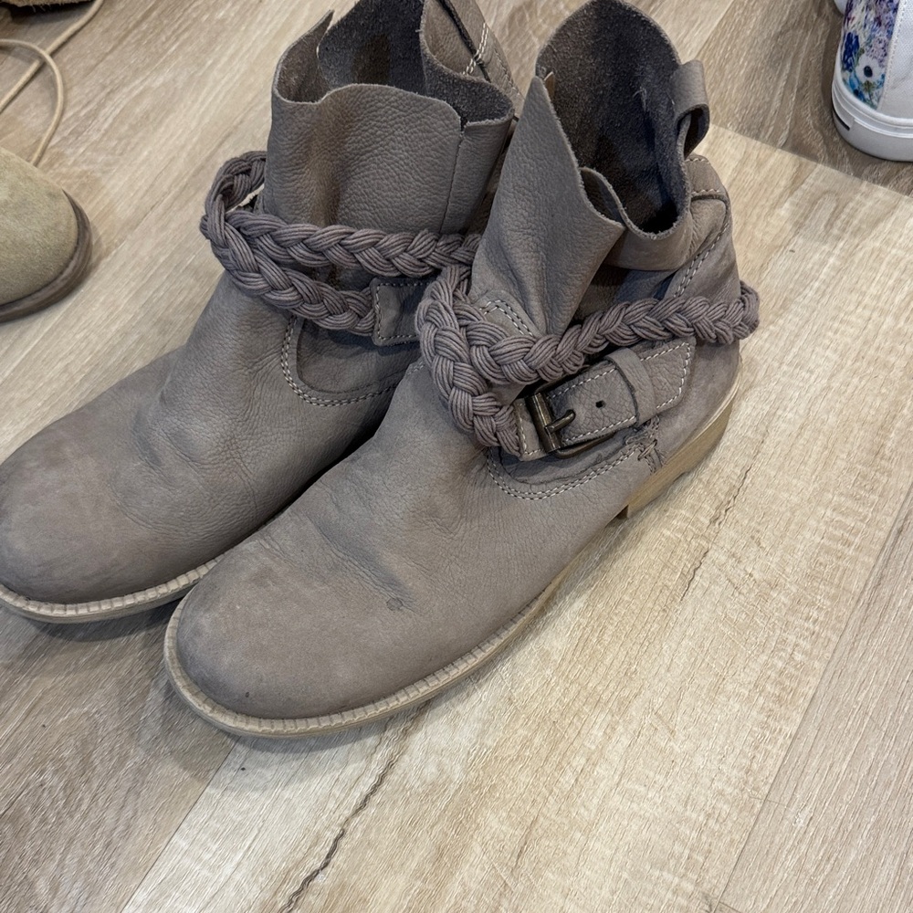 Braided Strap Gray Ankle Boots
